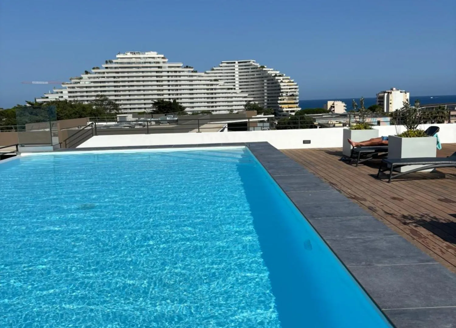 3 Pieces Neuf Piscine Debordement En Rooftop Villeneuve-Loubet Apartmán