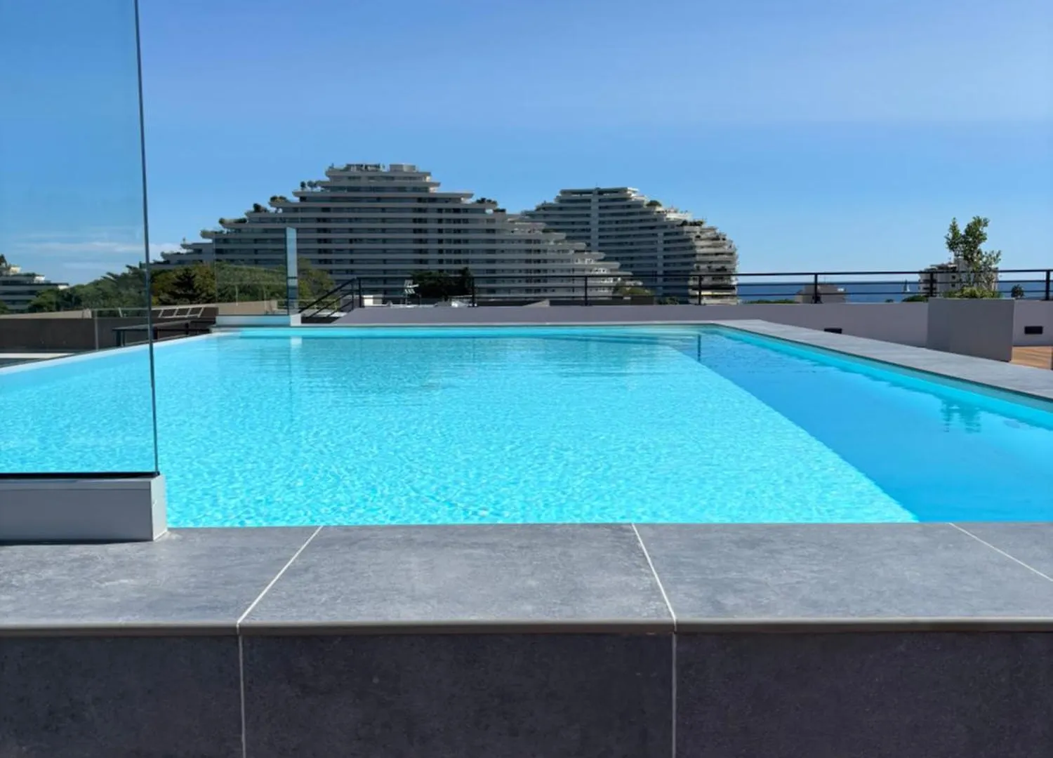 3 Pieces Neuf Piscine Debordement En Rooftop Villeneuve-Loubet Apartmán