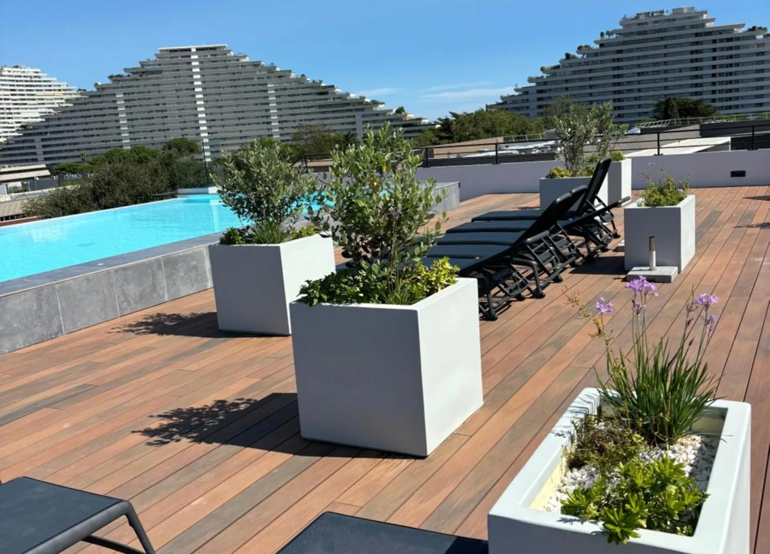 3 Pieces Neuf Piscine Debordement En Rooftop Villeneuve-Loubet 0*,  Francie