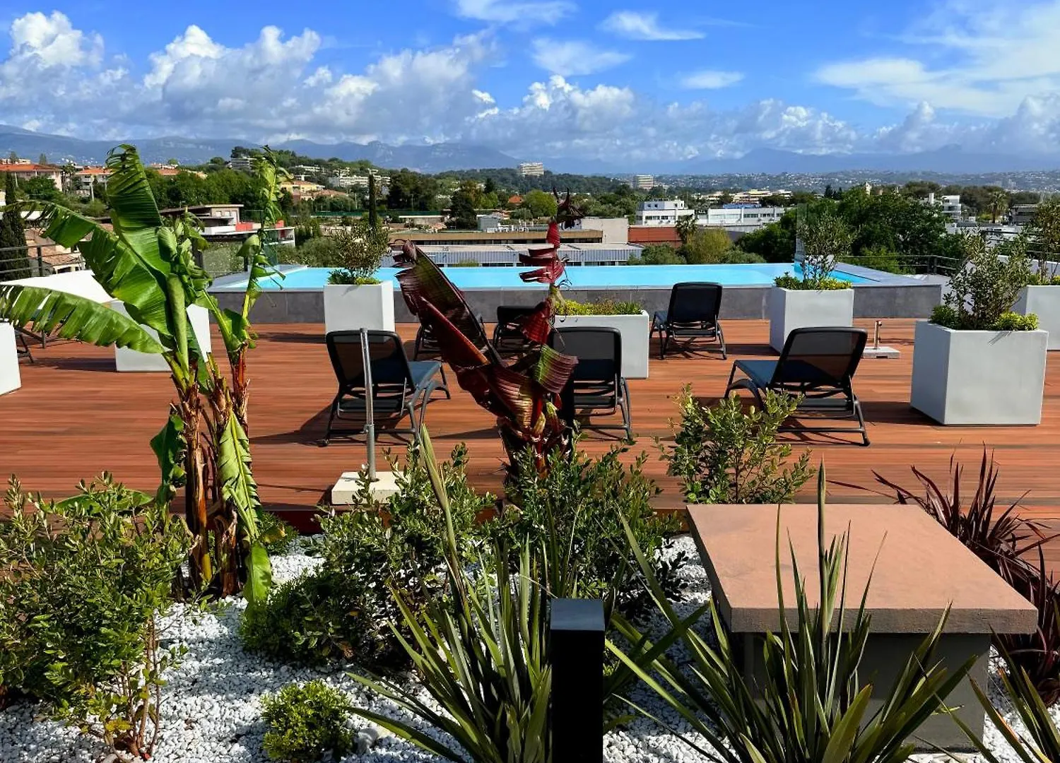 3 Pieces Neuf Piscine Debordement En Rooftop Villeneuve-Loubet