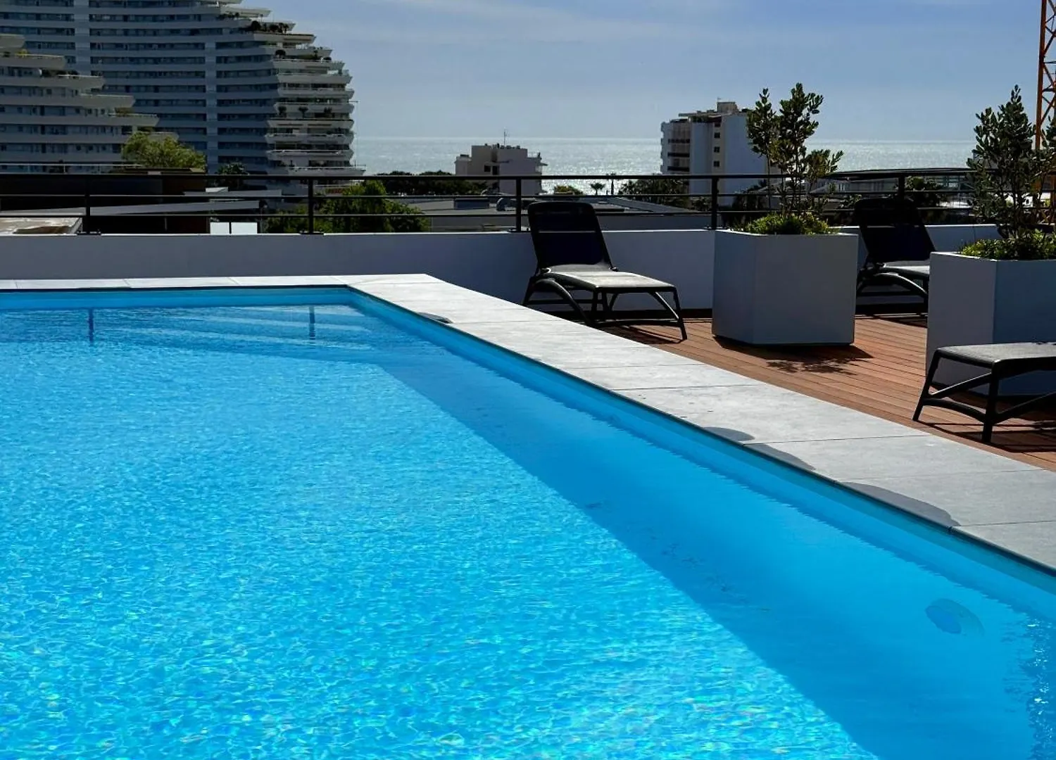 3 Pieces Neuf Piscine Debordement En Rooftop Villeneuve-Loubet Francie